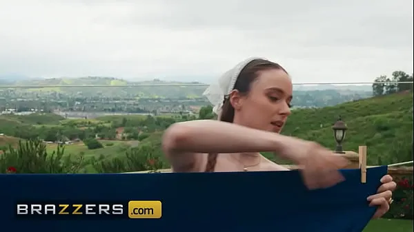 Hazel Moore Viviendo la Vida de Esposa Tradicional: Actuación Exclusiva de Brazzers y Descuento