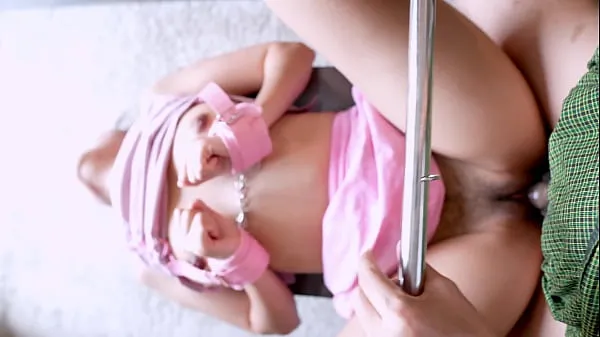 アジア美女の激しいBDSM乱交：アナルストレッチと中出しの大混乱