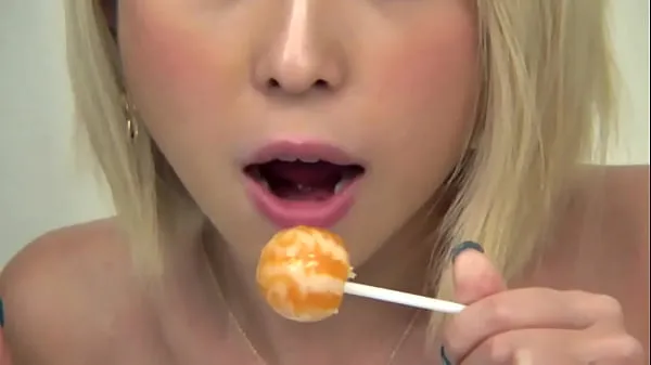 Provocación con Lengua Mojada: Chica Rubia Le lame el Pene Hasta que Yo Vierto!